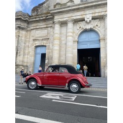 Coccinelle cabriolet rouge...